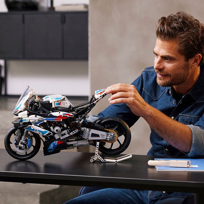 Kocke Lego® Technic: BMW M 1000 RR (42130) 5