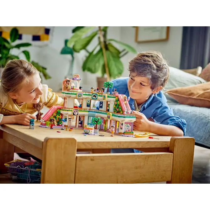 Kocke Lego® Friends Nakupovalni center Heartlake Cityja (42604) 5