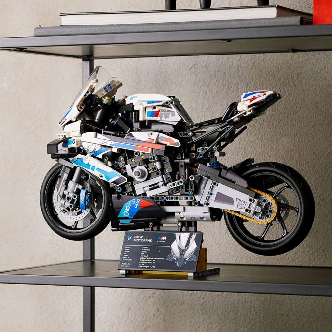 Kocke LEGO Technic™: BMW M 1000 RR (42130) 3