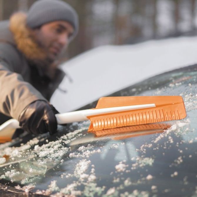 Strgalo za led in krtača za sneg Fiskars SnowXpert, 9,5 cm, bela/oranžna 2