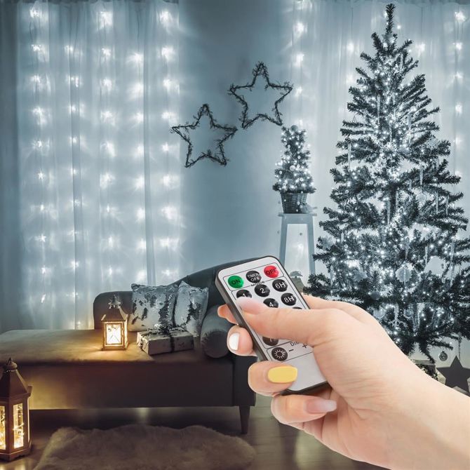 LED svetlobna zavesa 3 × 1 m – 100 hladno belih lučk, 8 načinov, IP44 primerna na prostem