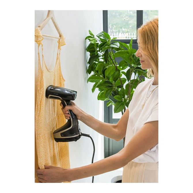 Ročni parni likalnik Tefal Access Steam Force DT8270E1, 2000 W, 30 g/min para, keramična plošča, črna barva, snemljiv rezervoar 6