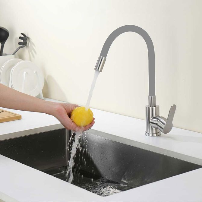 Enoročna kuhinjska kromirana armatura z gibljivo cevjo siva 5