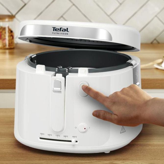 Cvrtnik Tefal Filtra Vision FF2541E0, 1900 W, 2,1 l olja, 1,2 kg hrane, veliko okno 4