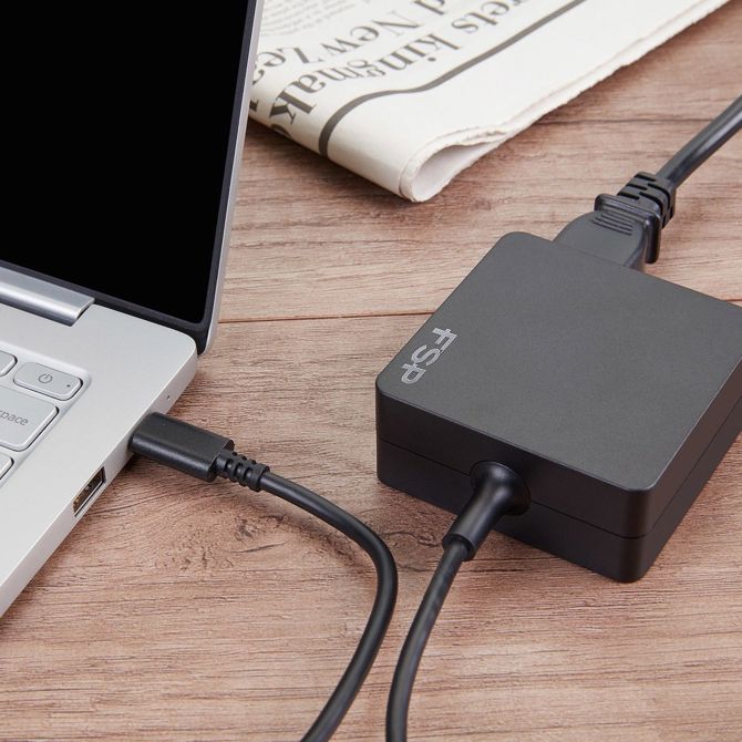 Napajalnik za prenosnike Fortron NB C 65W črn, USB-C, PD, izhodna moč do 65 W, vhod 100–240 V 4