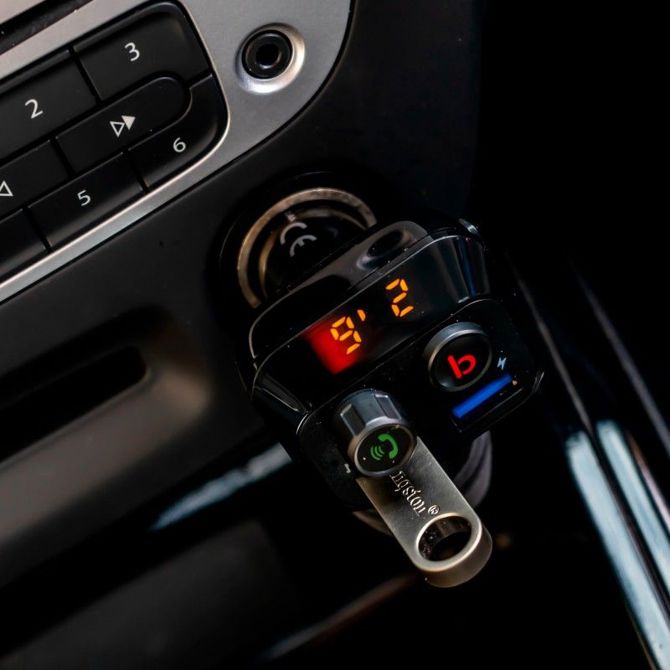 FM oddajnik Valentine F250 Bluetooth 5.0, 2xUSB, 4