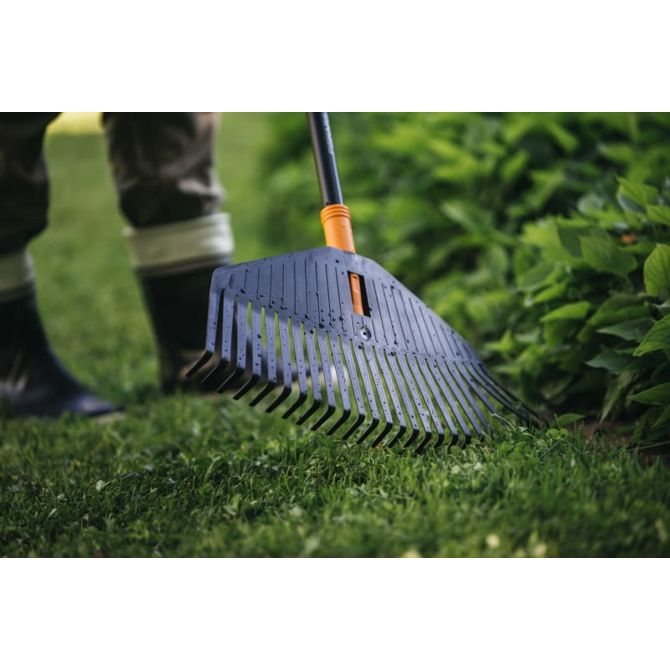 Grablje Fiskars Solid Leaf Broom L, 52 cm, črna/oranžna 2