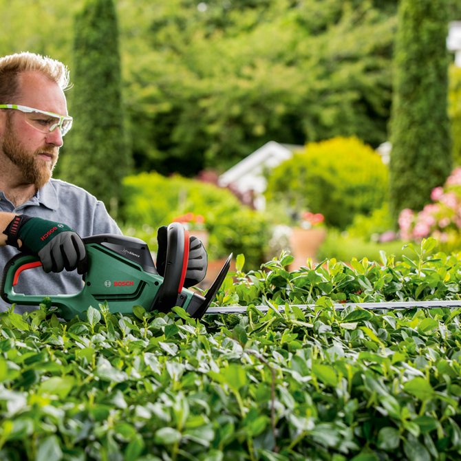 Škarje za živo mejo Bosch Universal HedgeCut 60, 480 W, dolžina meča 60 cm, razmik med zobmi 30 mm, omrežno napajanje, ProSilence ohišje 2