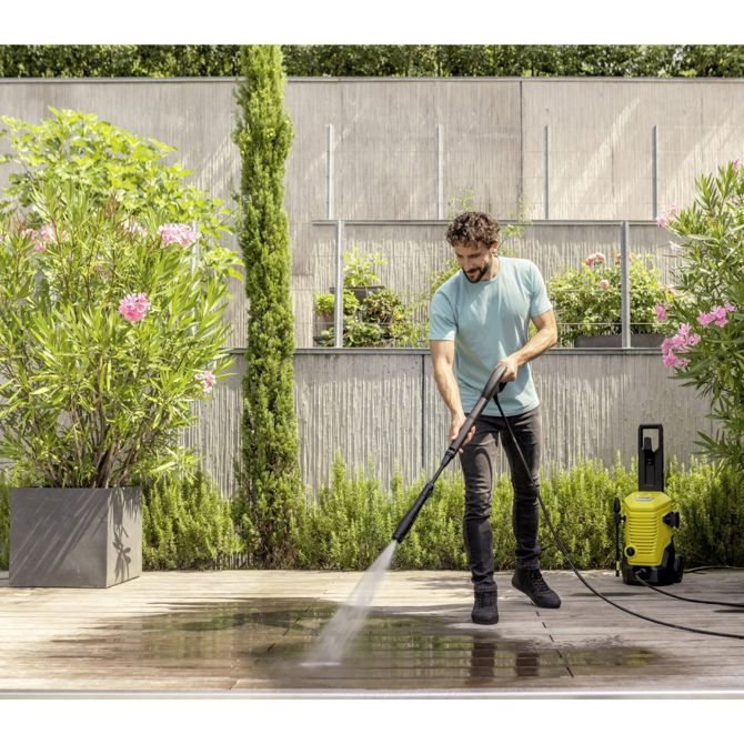 Visokotlačni čistilec Karcher K 4 WCM Premium 1.324-230.0, s peskalnikom za umazanijo in kolutom za cev, rumena/črna 2