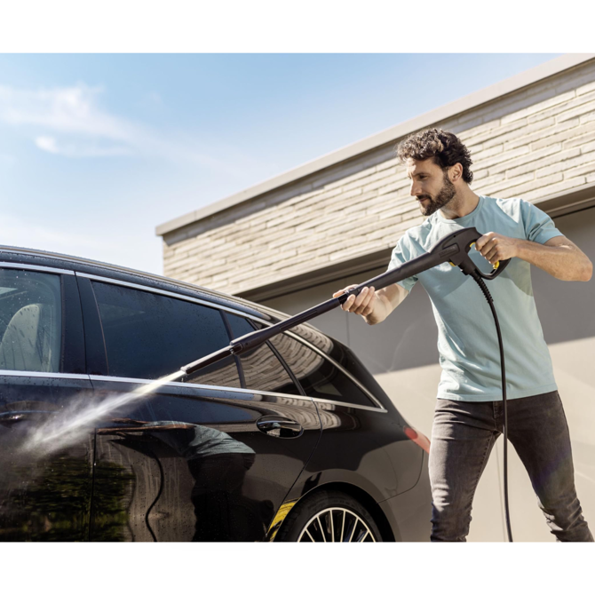 Visokotlačni čistilec Karcher K 4 WCM Premium 1.324-230.0, s peskalnikom za umazanijo in kolutom za cev, rumena/črna 3