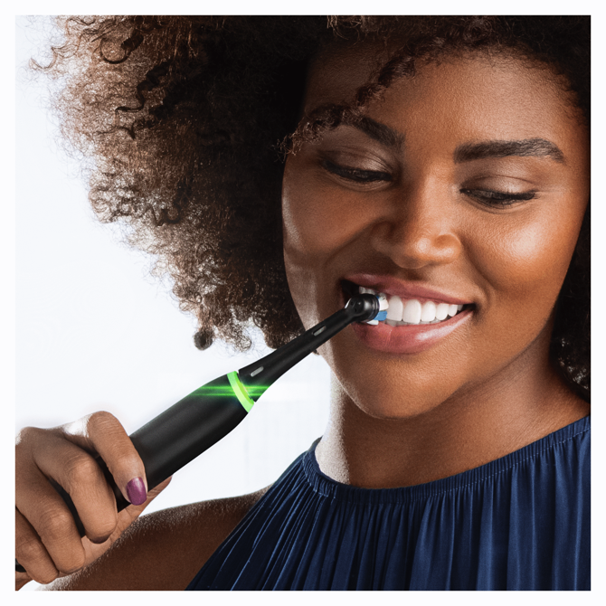 Električna zobna ščetka Oral-B iO5, črna 4